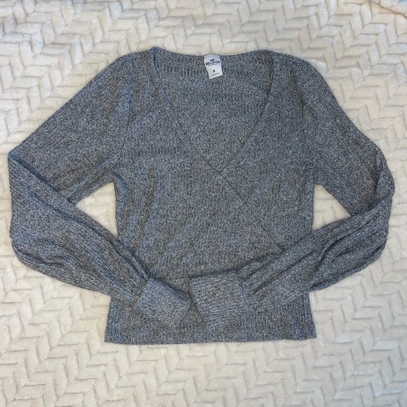 Hollister fall and winter tee long sleeve top bundle size medium - Picture 3 of 5